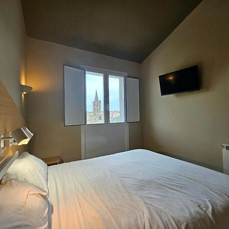 Hostal Jp Y Estudios Sangüesa Екстериор снимка