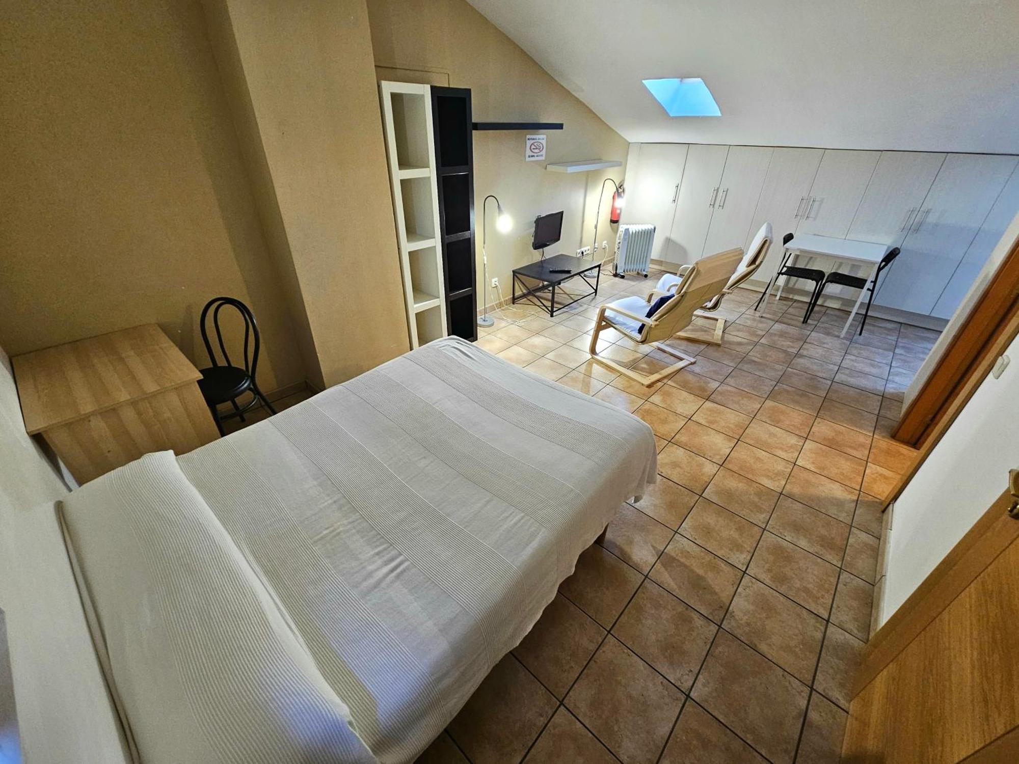Hostal Jp Y Estudios Sangüesa Екстериор снимка
