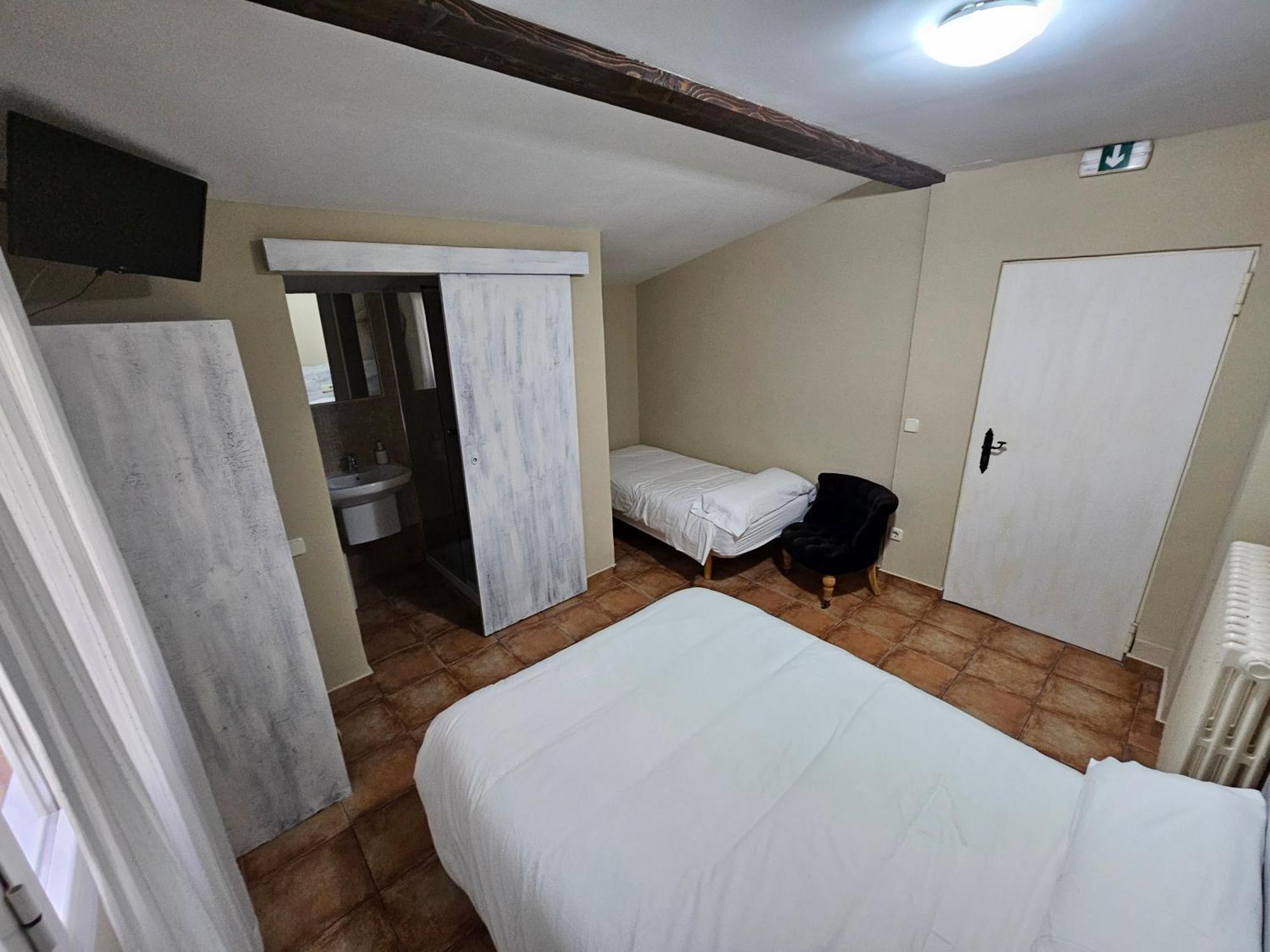 Hostal Jp Y Estudios Sangüesa Екстериор снимка