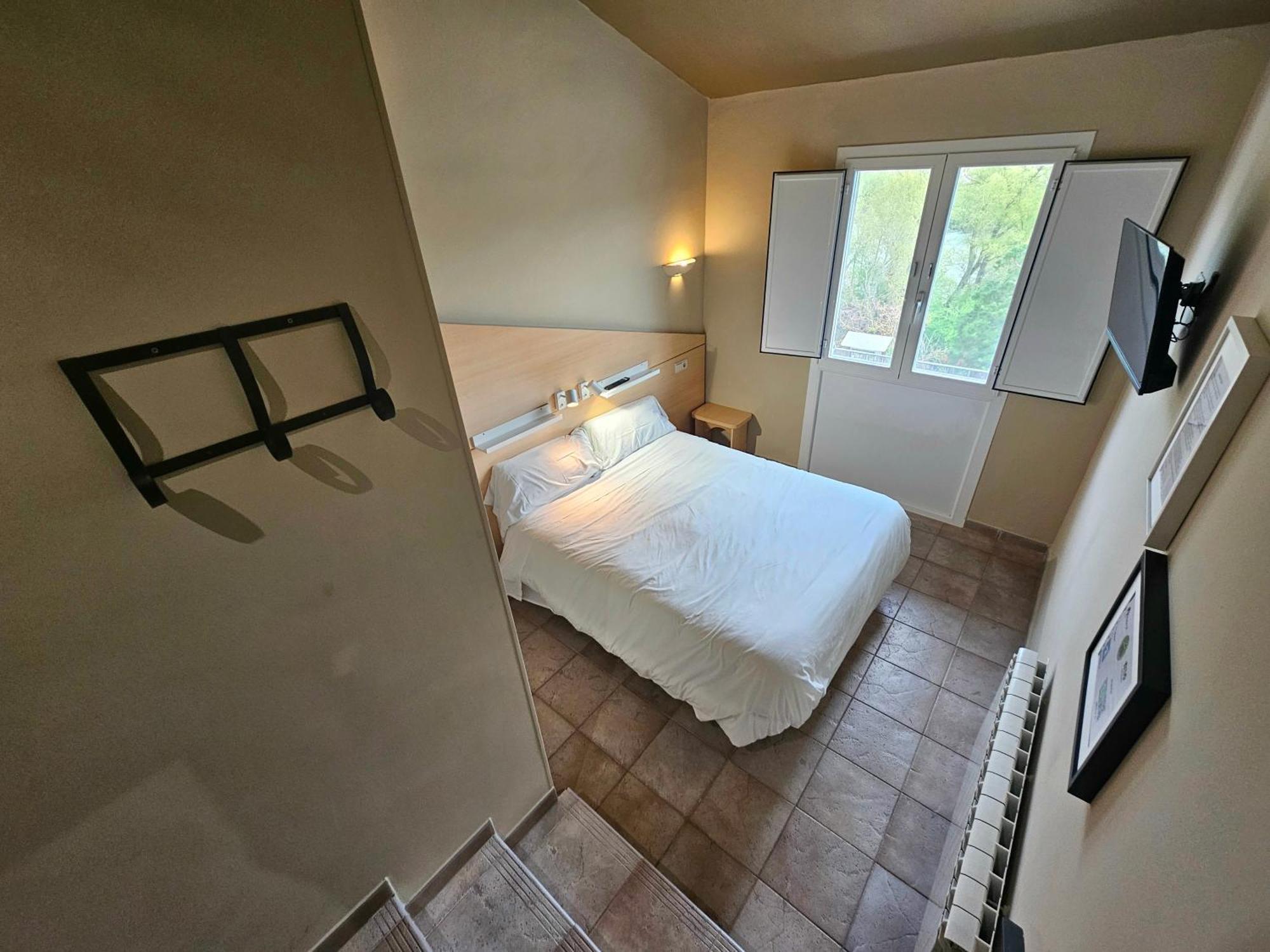 Hostal Jp Y Estudios Sangüesa Екстериор снимка