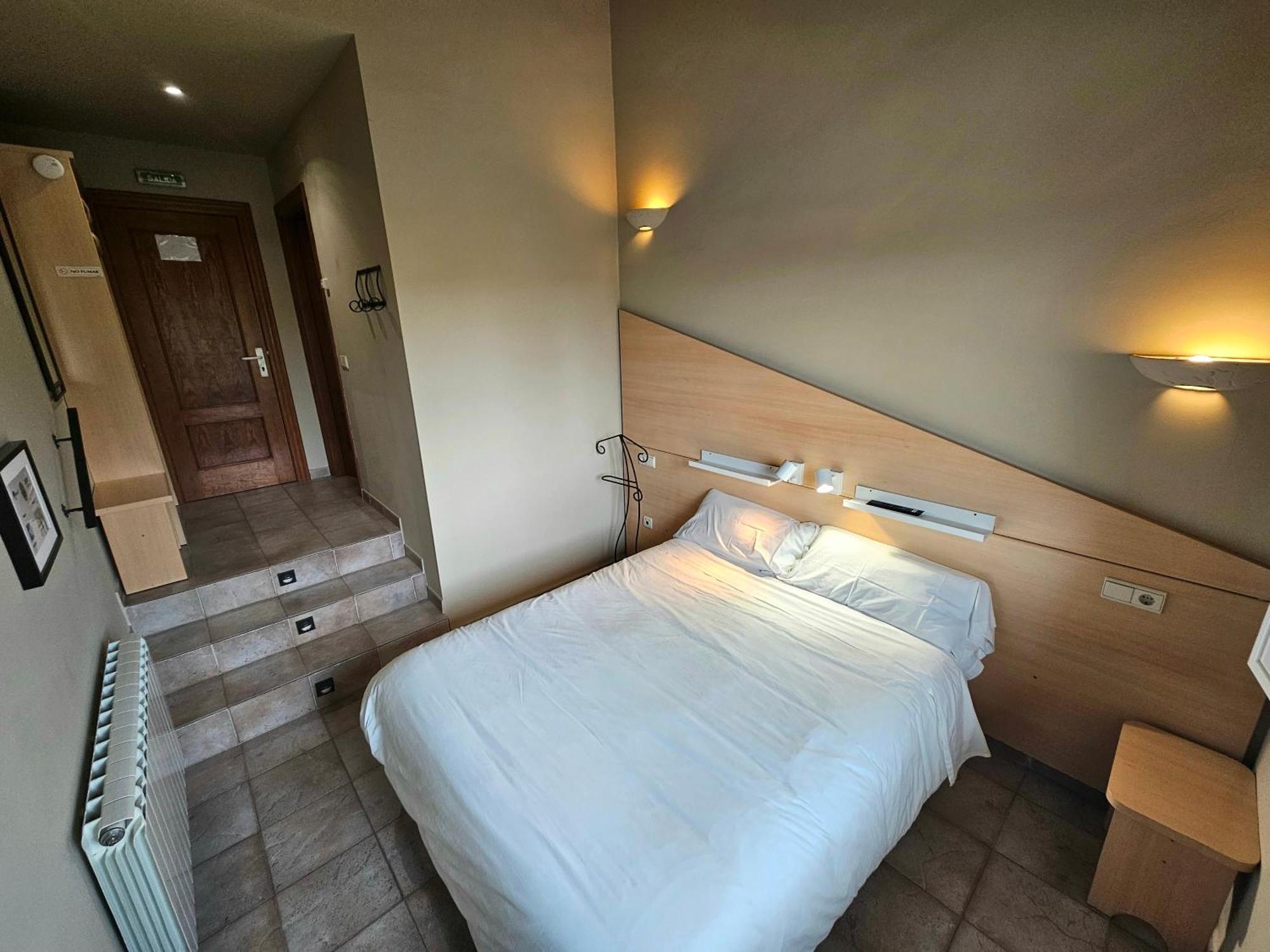 Hostal Jp Y Estudios Sangüesa Екстериор снимка